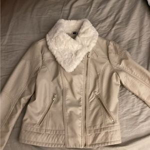Cream color Guess leather jacket with fur collar